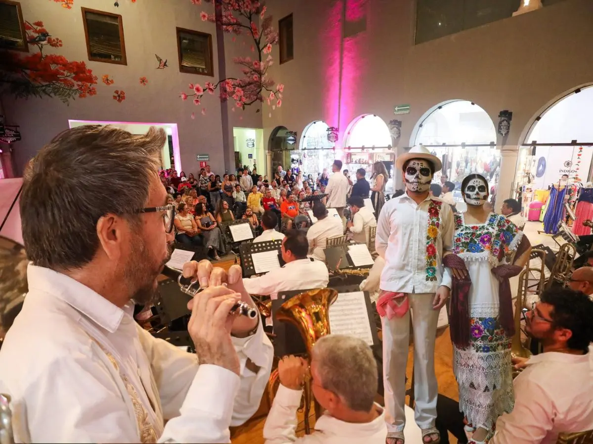 Con un evento musical, el Pasaje Picheta inicio hace unos días una nueva etapa como foro artístico impulsado por el Gobierno del Yucatán.- Fuente Sedeculta