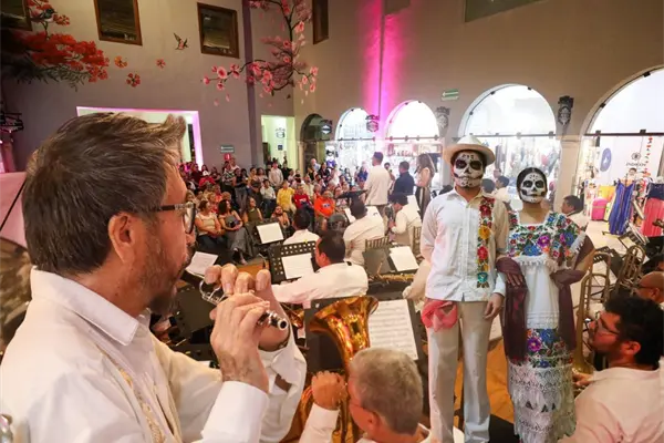 Pasaje Picheta  de Mérida vive una noche de tradición y música al inaugurar una nueva etapa como foro artístico Pasaje Picheta  de Mérida vive una noche de tradición y música al inaugurar una nueva etapa como foro artístico