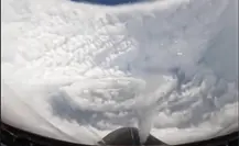 Pilotos de la Fuerza Aérea de EU se adentran en el huracán Melissa y captan su interior | VIDEO Pilotos de la Fuerza Aérea de EU se adentran en el huracán Melissa y captan su interior | VIDEO