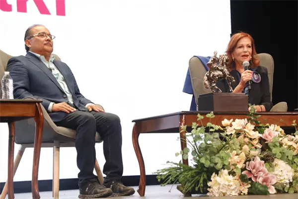 Valentina Alazraki y Andrés Mijes unen fe y cultura en un encuentro histórico en Escobedo Valentina Alazraki y Andrés Mijes unen fe y cultura en un encuentro histórico en Escobedo