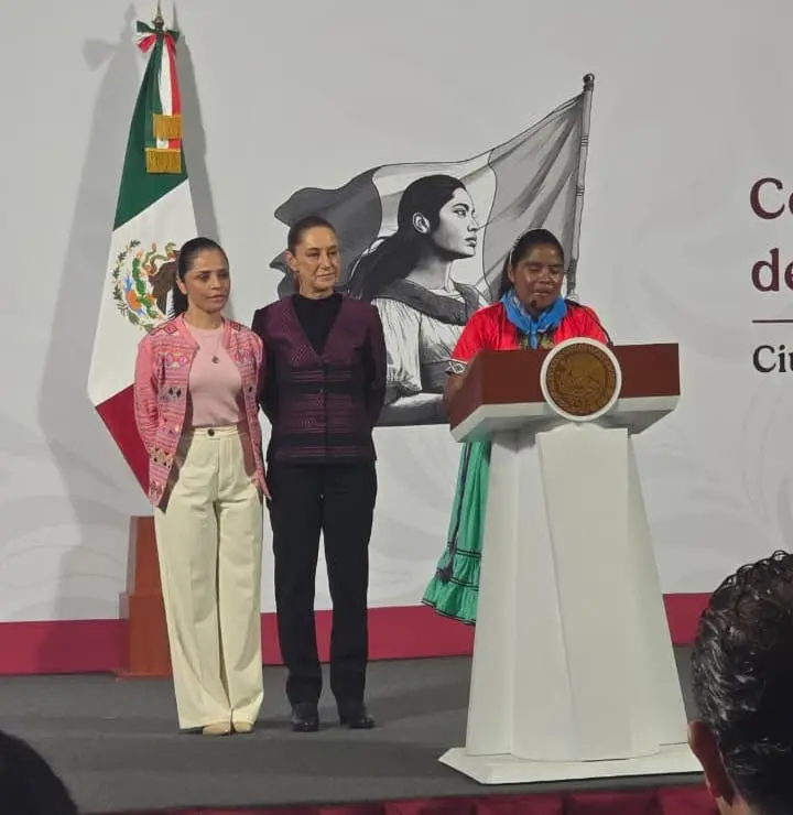 imagen recuadro Mirna Beatriz de la Cruz Álvarez, María Lorena Ramírez, y Claudia Sheinbaum. Foto: Mario Flores