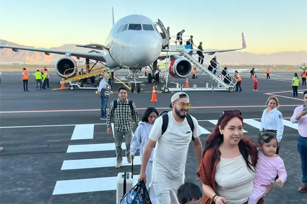 Así fue la llegada del primer vuelo Viva Aerobus del AIFA al Aeropuerto SLW en Saltillo Así fue la llegada del primer vuelo Viva Aerobus del AIFA al Aeropuerto SLW en Saltillo