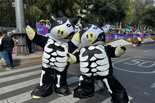 Vivir y celebrar con pasión: Alpura presente en el Desfile de Día de Muertos 2025