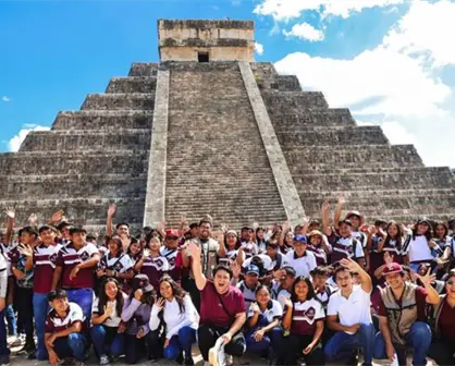 Más de 300 jóvenes yucatecos viven una experiencia educativa en Chichén Itzá
