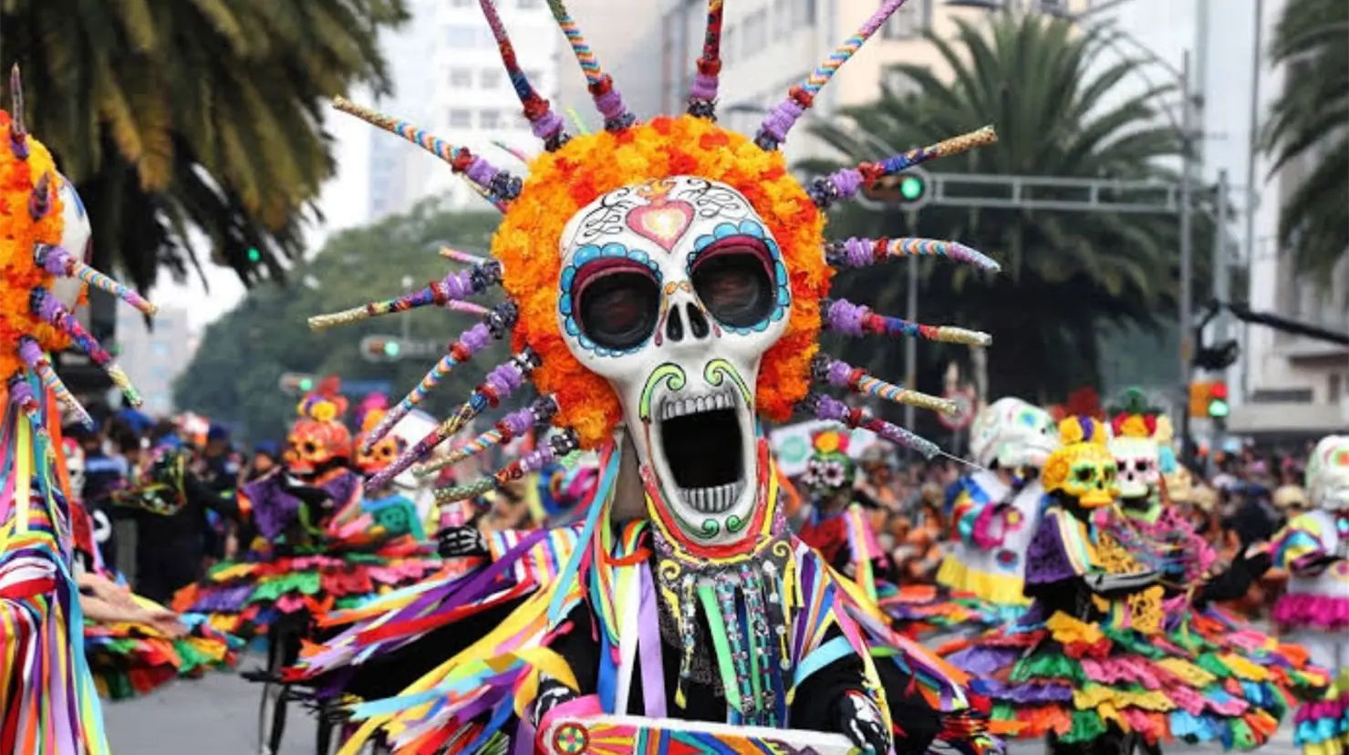 Desfile de Día de Muertos 2024. Foto: @MALPICAJA | Canva