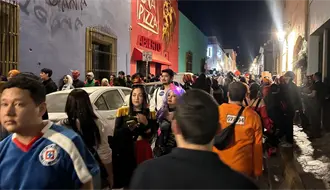 Festejos de Halloween llenan de color y disfraces el Barrio Antiguo de Monterrey