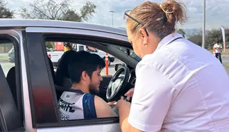 Drive Thru de vacunación en Monterrey: rápido, seguro y sin bajarte del auto