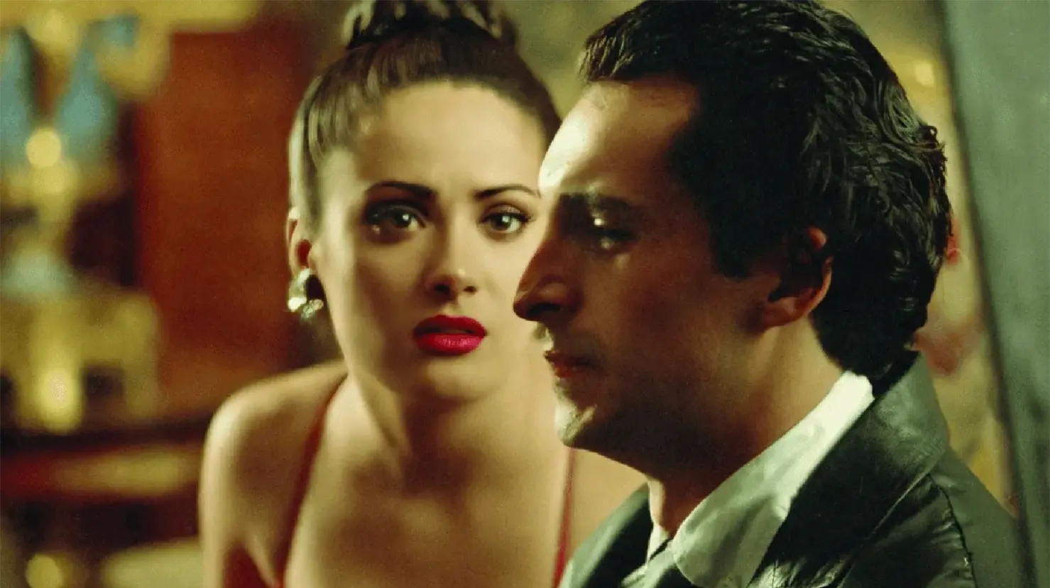 Salma Hayek y Bruno Bichir comparten escena en El Callejón de los Milagros. Foto: Sony Pictures