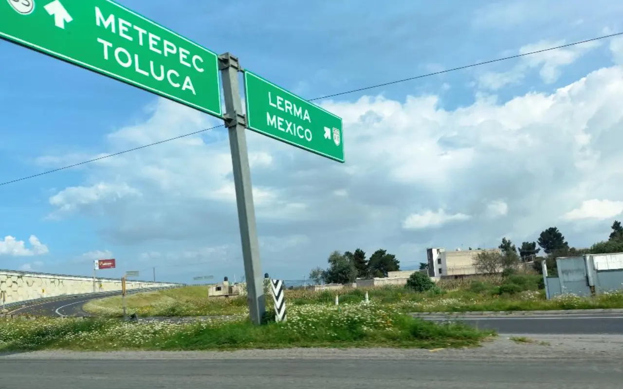 Reanudan circulación en tramo de la autopista Lerma-Tenango del Valle. Foto: X/ @Elvia_VN (Canva)