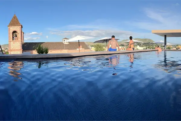 3 hoteles en La Paz con piscina en la azotea y vista a la bahía 3 hoteles en La Paz con piscina en la azotea y vista a la bahía