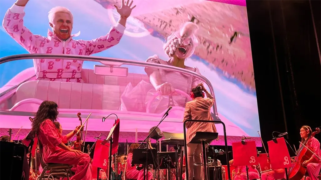 Barbie conquista la Macroplaza de Monterrey con música, cine y mucho rosa