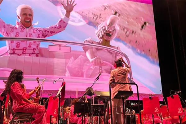 Barbie conquista la Macroplaza de Monterrey con música, cine y mucho rosa Barbie conquista la Macroplaza de Monterrey con música, cine y mucho rosa