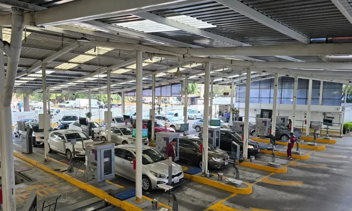 Autos en verificación en CDMX   Foto: Google Maps (Verificentro Rio Mixcoac AO58)