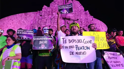 Ciclistas y peatones protestan exigiendo que "las jardineras se queden" en Paseo de Montejo