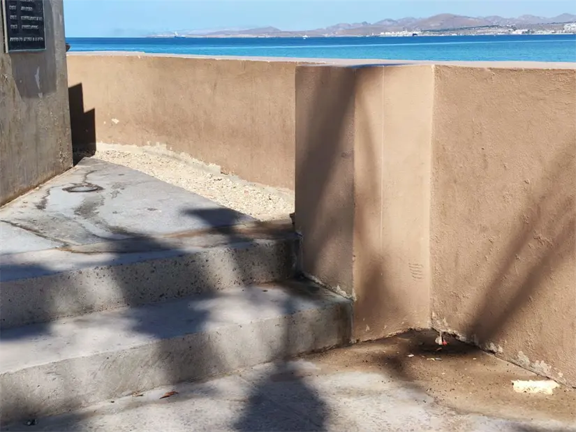 imagen recuadro Una parte del Malecón de La Paz, donde se perciben visualmente los deshechos y se presencia un fuerte olor a orines. Foto: Héctor Romero / POSTA Baja California Sur.
