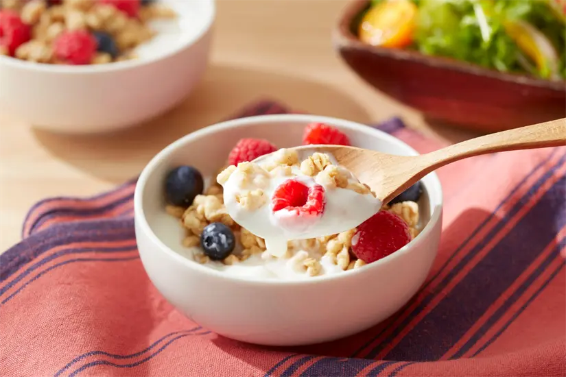 Un yogur bajo en precio y azúcares ha sido destacado por Profeco por sus beneficios nutricionales para la salud. Foto: Canva