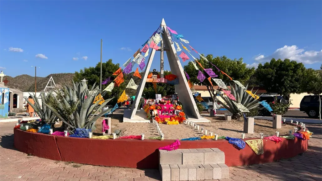 Flores, velas y recuerdos: así se vivió el primer Día de Muertos en los panteones de La Paz