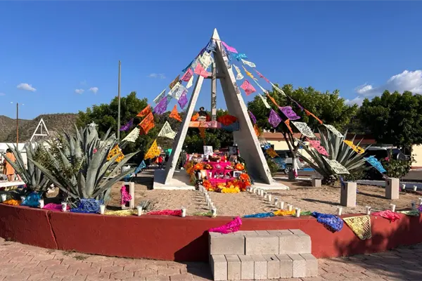 Flores, velas y recuerdos: así se vivió el primer Día de Muertos en los panteones de La Paz