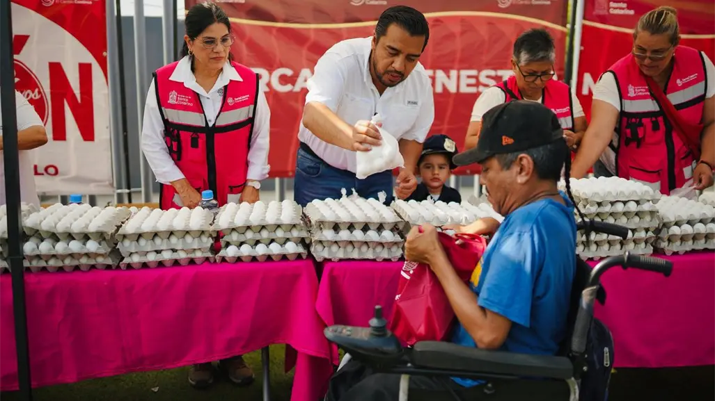 Jesús Nava apoya a adultos mayores con jornada especial del Mercado del Bienestar en Santa Catarina