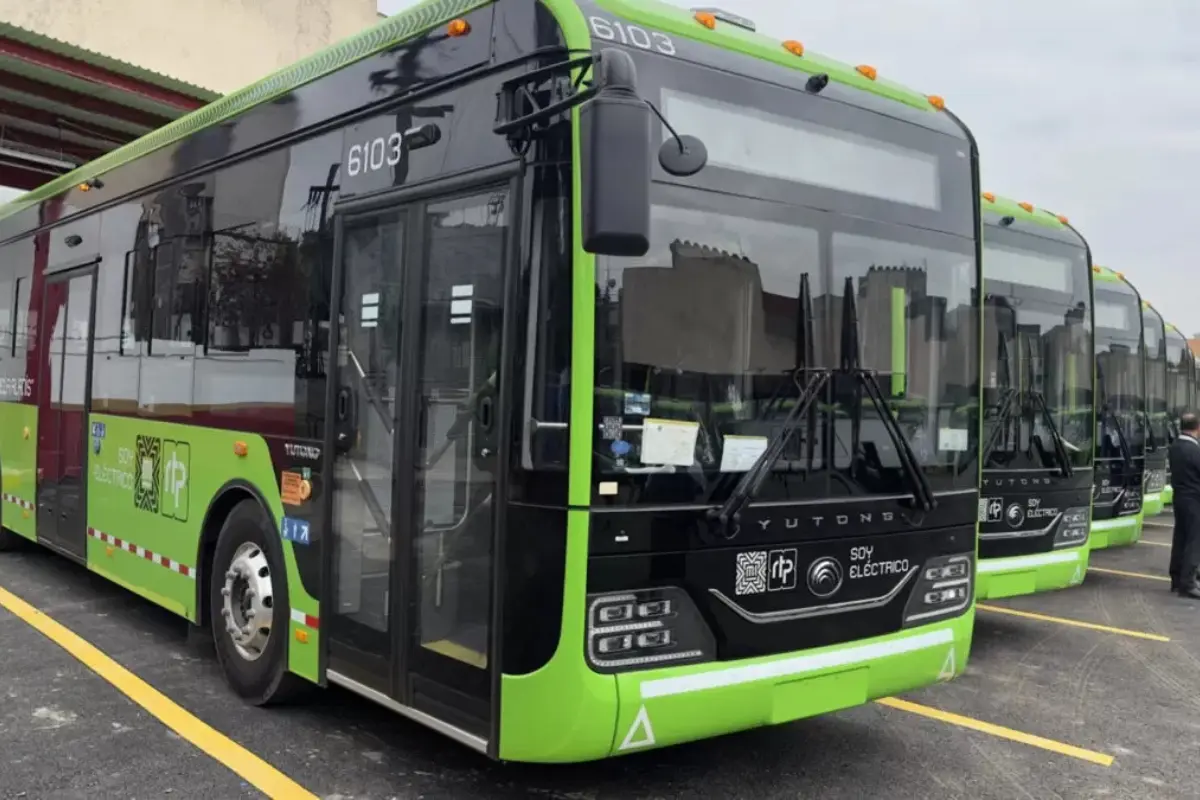 Este proyecto no solo transforma el modelo de transporte en la capital; también marca una oportunidad laboral para jóvenes y adultos interesados en convertirse en operadores profesionales. Foto: Gobierno del Estado