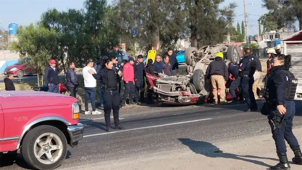 Volcadura mortal en la México-Texcoco; hay tres heridos