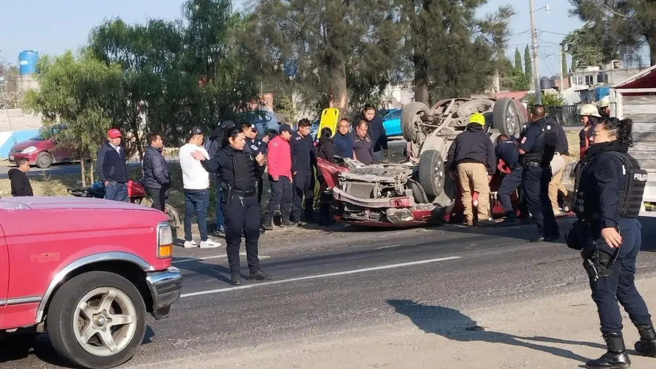 Volcadura mortal en la México-Texcoco; hay tres heridos. Foto: Espfisles