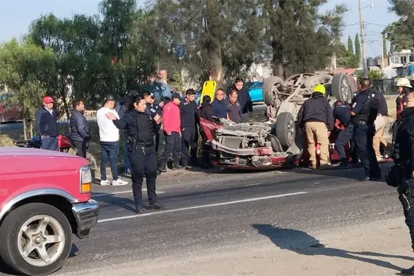 Volcadura mortal en la México-Texcoco; hay tres heridos Volcadura mortal en la México-Texcoco; hay tres heridos