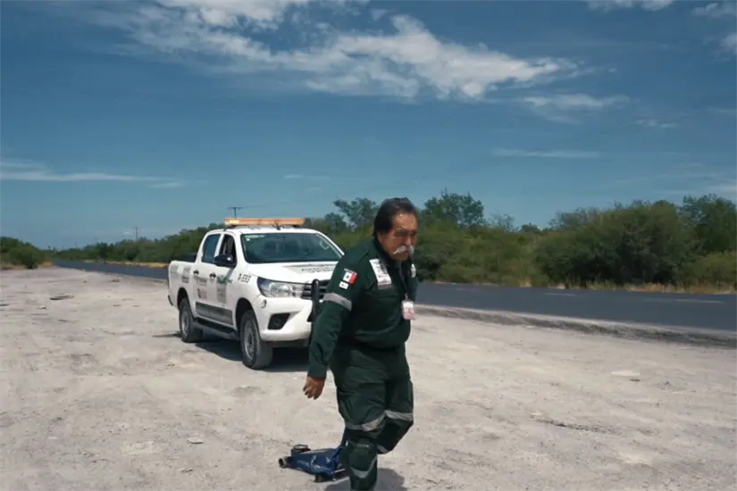 imagen recuadro Asistencia al turista, cambio de neumáticos, son unos de los apoyos de los Ángeles Verdes | Foto: secretaría de Turismo
