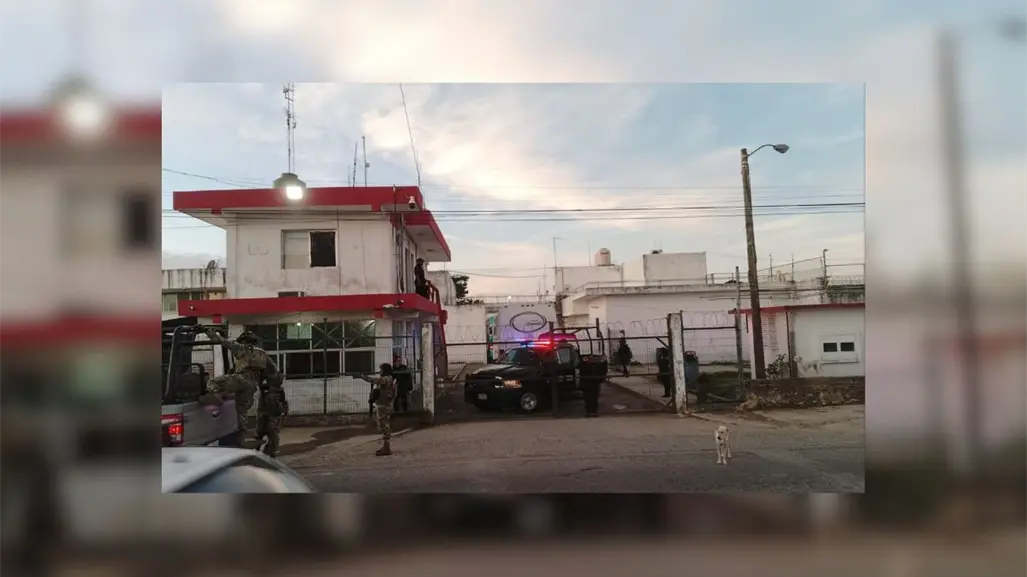Trasladan a 70 reos del penal de Cancún al Cereso de Chetumal como parte de un operativo de estabilidad