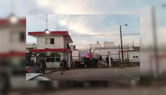 Trasladan a 70 reos del penal de Cancún al Cereso de Chetumal como parte de un operativo de estabilidad