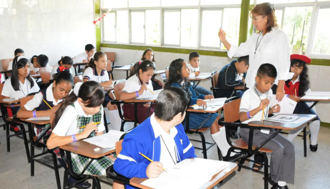 La Unión de Padres de Familia del Sur de Tamaulipas A.C. fijó postura y expresó su rechazo a que estos temas se incorporen a los planes educativos sin consulta previa. Foto: SET