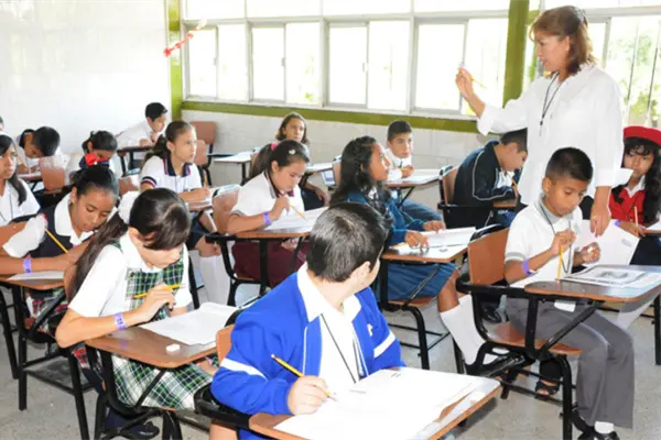 Unión de padres de familia en el sur de Tamaulipas rechazan lineamiento de la SEP sobre identidad de género