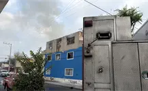 FOTOS | Tres incendios simultáneos despiertan a la CDMX a causa de veladoras y cortos circuitos