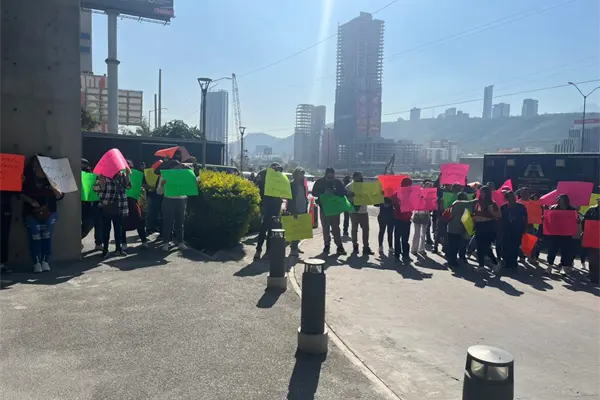 Manifestantes bloquean Constitución ante negligencia de aseguradoras