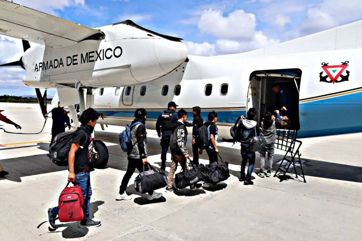 Luego de descubrirse que laboraban en cultivos de La Paz, la dirigente nacional, Luisa María Alcalde Luján, y el gobernador Víctor Castro Cosío, reconocieron públicamente la persistencia del trabajo infantil en campos agrícolas de Baja California Sur. Foto: Internet.