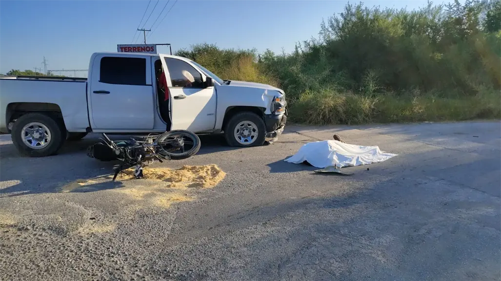 Motociclista muere al impactar patrulla de la FGJE sobre carretera Victoria-Matamoros