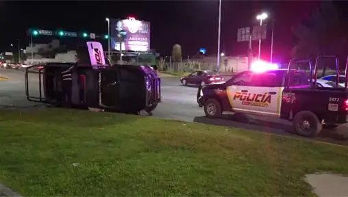 VIDEO | Vuelca patrulla de la Policía Preventiva en el cruce de Bulevar Colosio y Jesús García