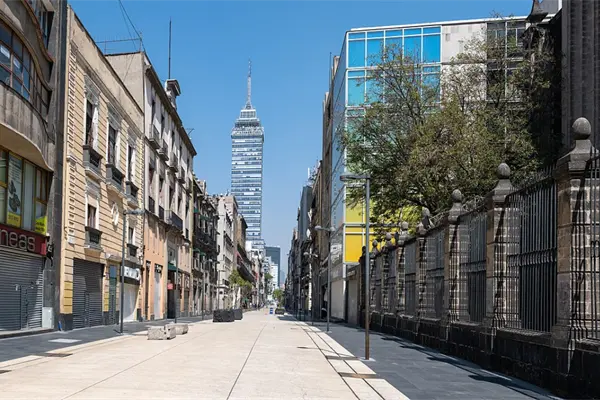 Esta calle del centro de CDMX reúne las mejores tiendas de ropa para aprovechar el Buen Fin 2025