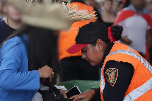 Detienen a implicados en robo de celulares en conciertos de Bad Bunny en CDMX Detienen a implicados en robo de celulares en conciertos de Bad Bunny en CDMX
