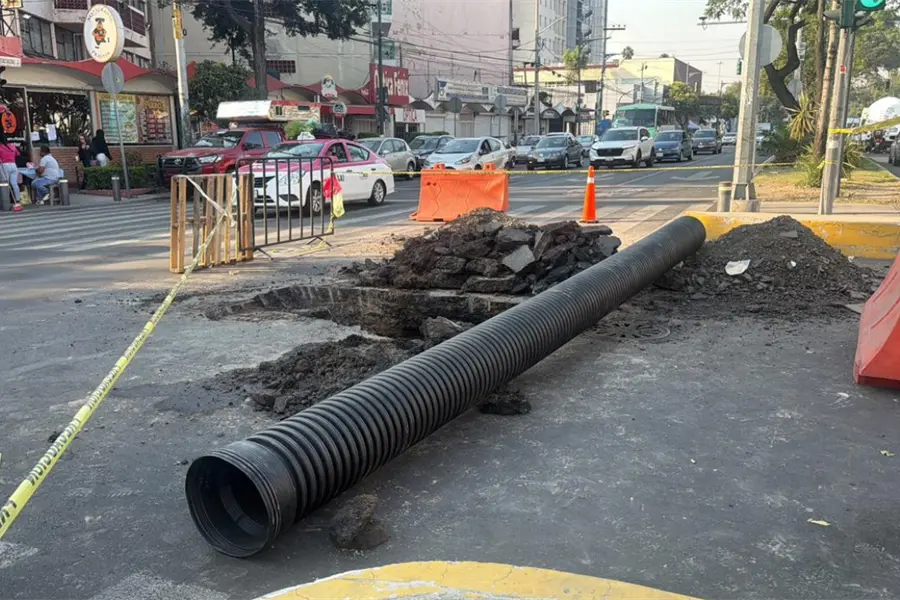 FOTOS | Socavón provoca caos vial sobre avenida IPN en Lindavista, CDMX