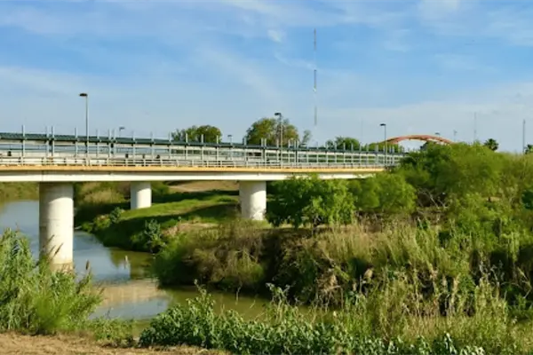 Disminuyen cruces de Estados Unidos a Reynosa y Matamoros hasta un 30% por alertas migratorias Disminuyen cruces de Estados Unidos a Reynosa y Matamoros hasta un 30% por alertas migratorias