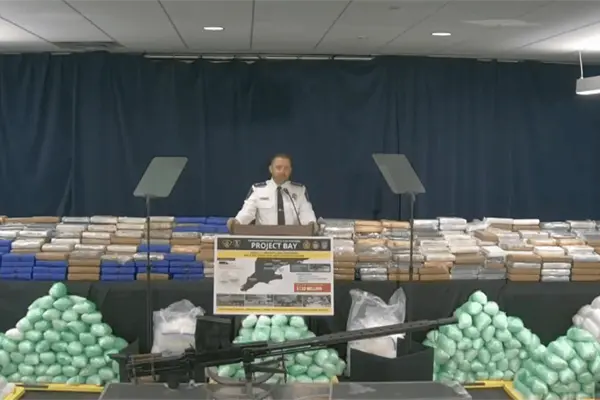 VIDEO | Canadá decomisa casi dos toneladas de droga provenientes de EU y arresta a 21 personas VIDEO | Canadá decomisa casi dos toneladas de droga provenientes de EU y arresta a 21 personas