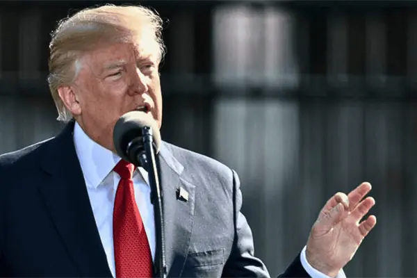 Trump vuelve a cuestionar el futuro del T-MEC y asegura que México y Canadá necesitan más a EU Trump vuelve a cuestionar el futuro del T-MEC y asegura que México y Canadá necesitan más a EU