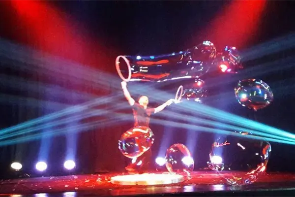 El Señor de las Burbujas estará en Durango el 20 de septiembre y de esto trata su impresionante show El Señor de las Burbujas estará en Durango el 20 de septiembre y de esto trata su impresionante show